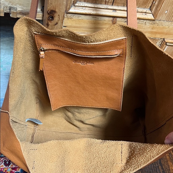 Mark & Graham Everyday Leather Tote - Picture 6 of 7
